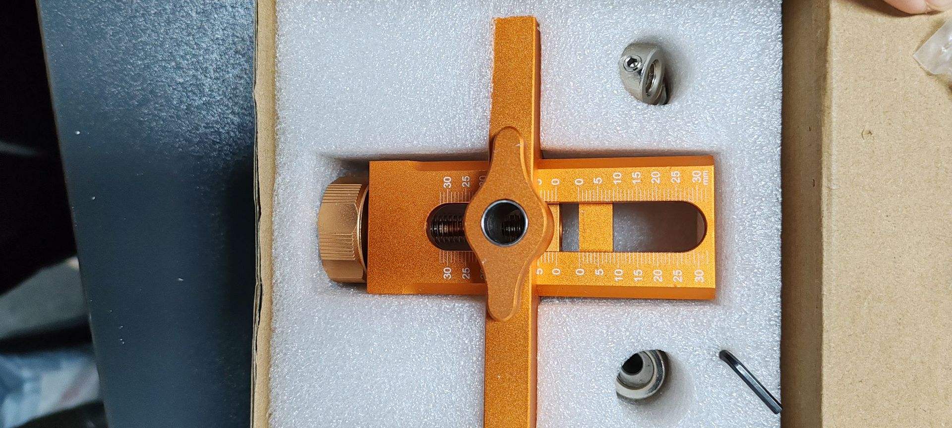 Labor-saving cabinet door installation tool, easy leveling and fixing base, universal positioner for woodworking floor cabinets, wall cabinets and wardrobes