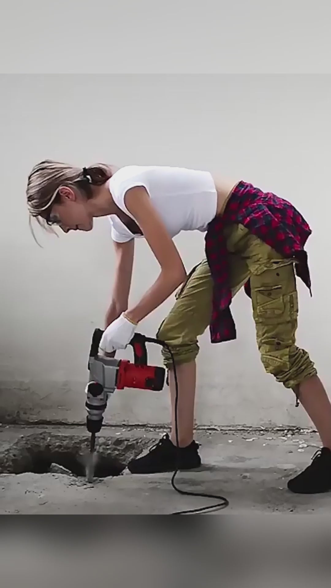 ◎Powerful 2400W Impact Drill and Hammer – Two Tools in One